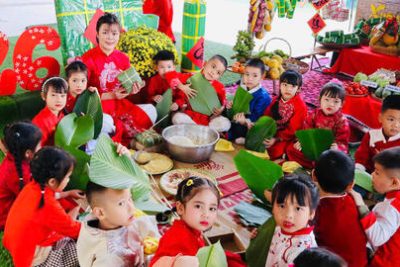 TRẢI NGHIỆM GÓI BÁNH CHƯNG NGÀY TẾT CỦA CÁC BÉ LỚP 5TA TRƯỜNG MẦM NON NGHĨA HỒNG !!